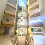 Stilysh 1br Pool & Private Parking Walk To 150m And Center Sleeps 4 (adults Only) Apartman