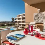 Apartman Stilysh 1br Pool & Private Parking Walk To 150m And Center Sleeps 4 (adults Only)