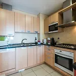 Apartman Stilysh 1br Pool & Private Parking Walk To 150m And Center Sleeps 4 (adults Only)