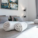Stilysh 1br Pool & Private Parking Walk To 150m And Center Sleeps 4 (adults Only) Apartman