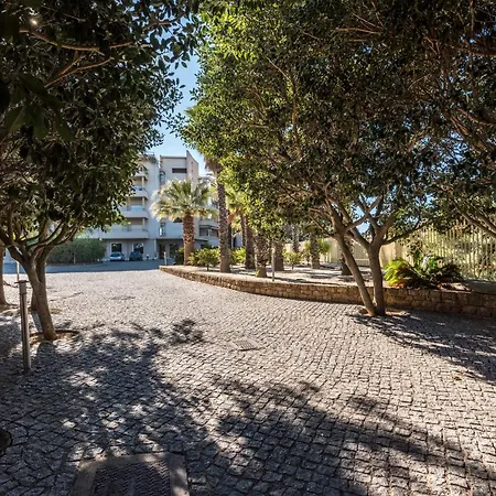 Stilysh 1br Pool & Private Parking Walk To 150m And Center Sleeps 4 (adults Only) *