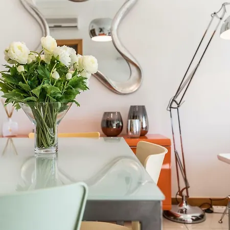 Stilysh 1br Pool & Private Parking Walk To 150m And Center Sleeps 4 (adults Only) *