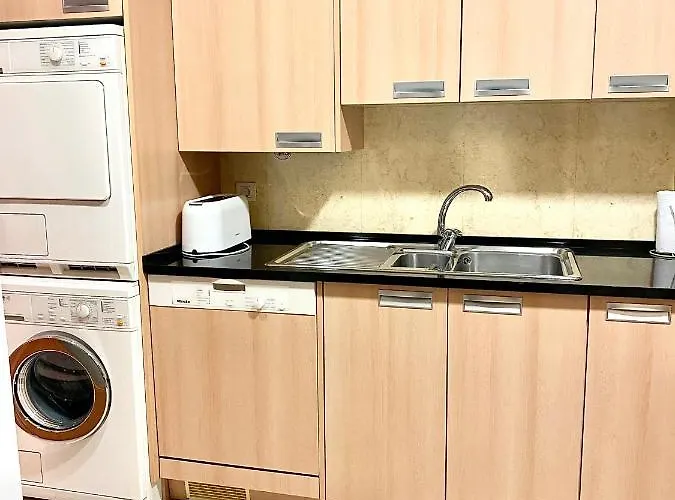 公寓 Stilysh 1br Pool & Private Parking Walk To 150m And Center Sleeps 4 (adults Only) *