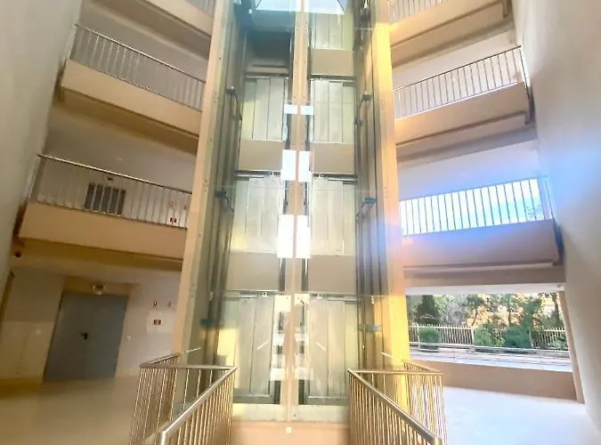 Stilysh 1br Pool & Private Parking Walk To 150m And Center Sleeps 4 (adults Only) 公寓