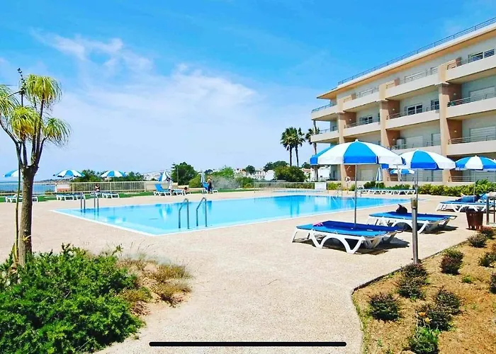 Stilysh 1br Pool & Private Parking Walk To 150m And Center Sleeps 4 (adults Only)