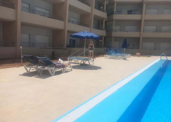 Stilysh 1br Pool & Private Parking Walk To 150m And Center Sleeps 4 (adults Only) 公寓 阿尔布费拉