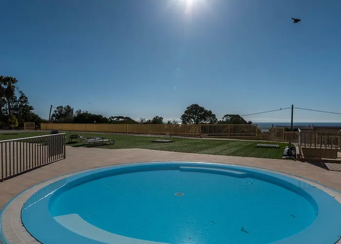 Stilysh 1br Pool & Private Parking Walk To 150m And Center Sleeps 4 (adults Only) *