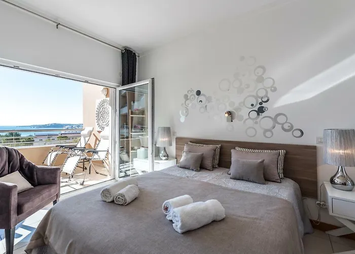 Stilysh 1br Pool & Private Parking Walk To 150m And Center Sleeps 4 (adults Only) 公寓 *