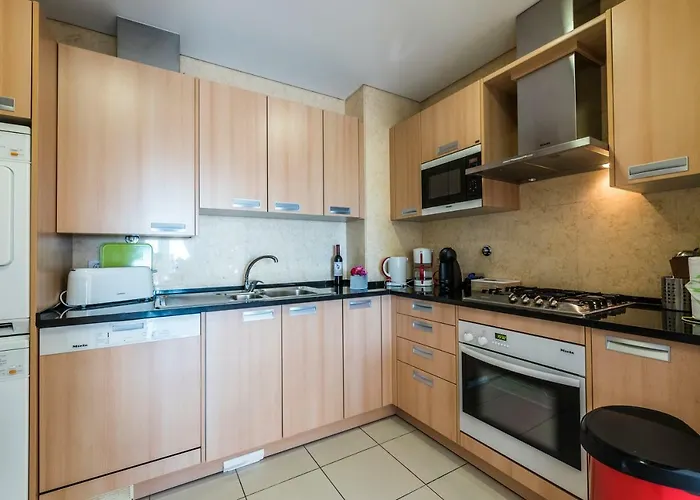 公寓 Stilysh 1br Pool & Private Parking Walk To 150m And Center Sleeps 4 (adults Only)