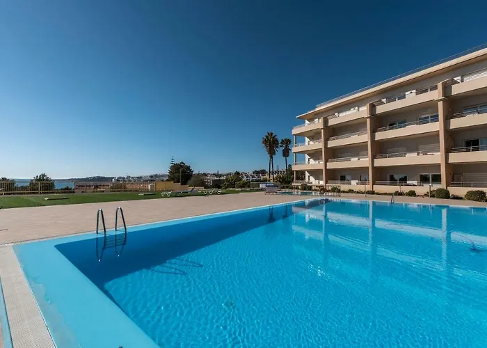 Stilysh 1br Pool & Private Parking Walk To 150m And Center Sleeps 4 (adults Only) *