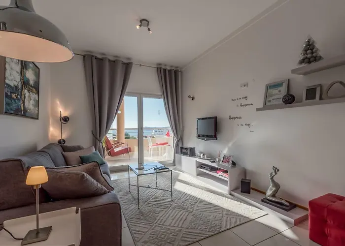 Stilysh 1br Pool & Private Parking Walk To 150m And Center Sleeps 4 (adults Only) 公寓 *