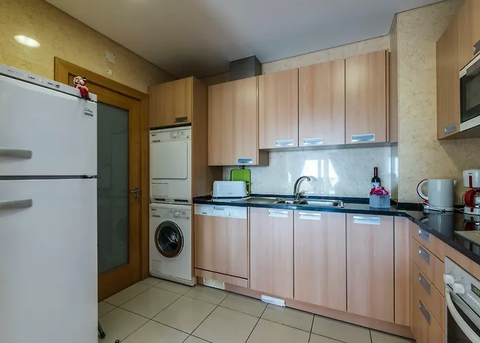 Stilysh 1br Pool & Private Parking Walk To 150m And Center Sleeps 4 (adults Only) 公寓 阿尔布费拉