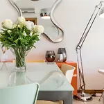 Stilysh 1br Pool & Private Parking Walk To 150m And Center Sleeps 4 (adults Only) *