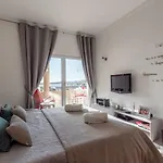 Stilysh 1br Pool & Private Parking Walk To 150m And Center Sleeps 4 (adults Only) אלבופיירה