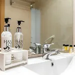Stilysh 1br Pool & Private Parking Walk To 150m And Center Sleeps 4 (adults Only) אלבופיירה