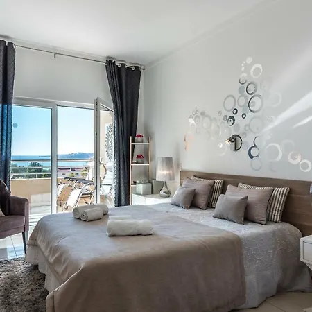 Beachfront Flat, Private Parking, Pools, Sea At Less Than 200 M (adults Only) * Albufeira