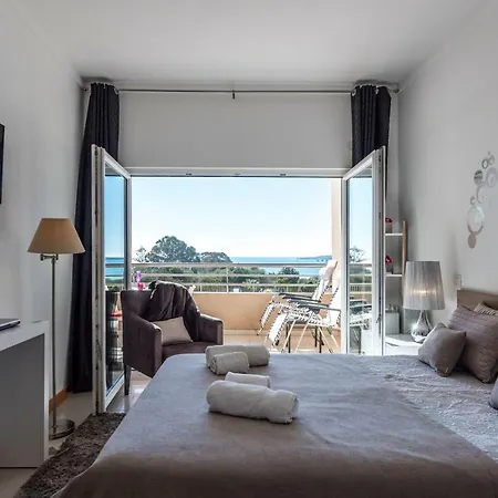 Apartment Beachfront Flat, Private Parking, Pools, Sea At Less Than 200 M (adults Only)