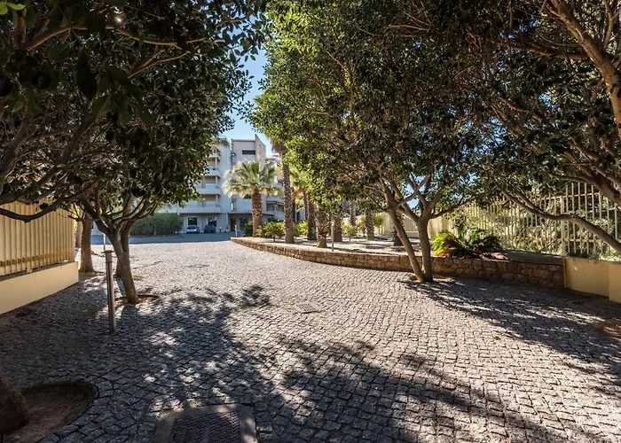 Stilysh 1br Pool & Private Parking Walk To 150m And Center Sleeps 4 (adults Only) *