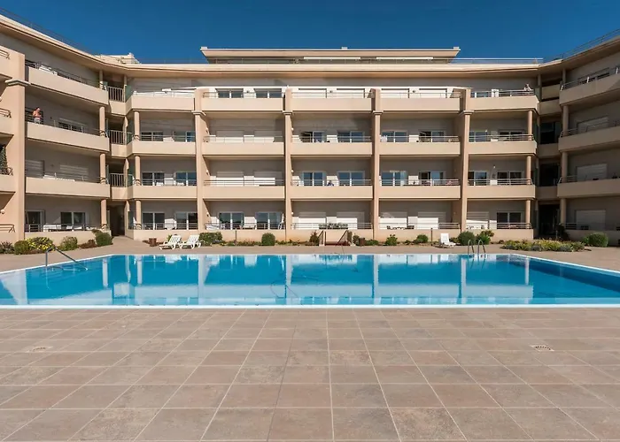Stilysh 1br Pool & Private Parking Walk To 150m And Center Sleeps 4 (adults Only) شقة *