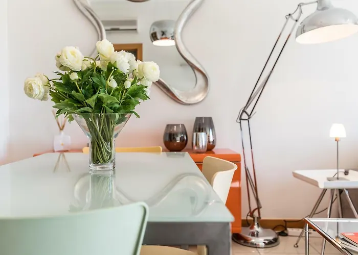 Stilysh 1br Pool & Private Parking Walk To 150m And Center Sleeps 4 (adults Only) *