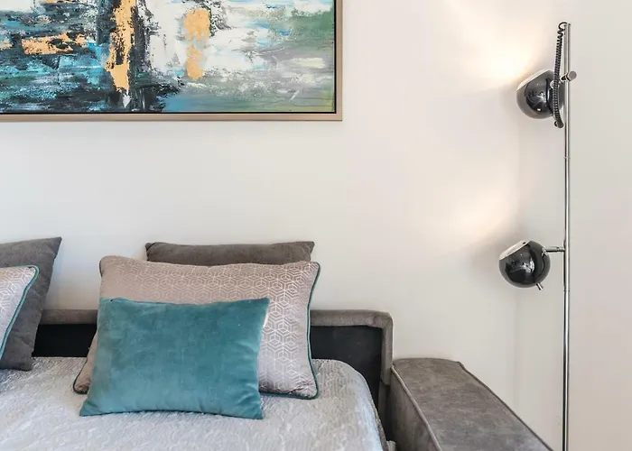 Stilysh 1br Pool & Private Parking Walk To 150m And Center Sleeps 4 (adults Only) * البوفيرا
