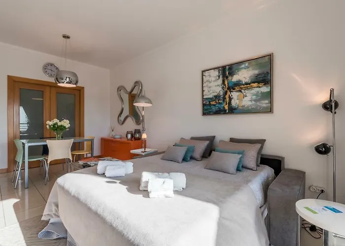 Stilysh 1br Pool & Private Parking Walk To 150m And Center Sleeps 4 (adults Only) شقة البوفيرا