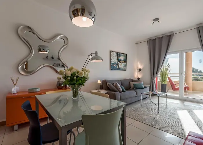 Stilysh 1br Pool & Private Parking Walk To 150m And Center Sleeps 4 (adults Only) شقة البوفيرا