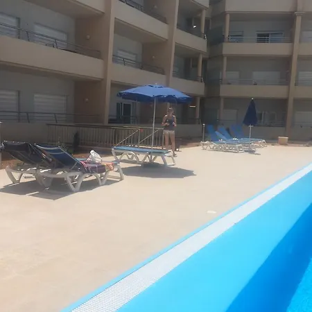 Stilysh 1br Pool & Private Parking Walk To 150m And Center Sleeps 4 (adults Only) Appartement Albufeira