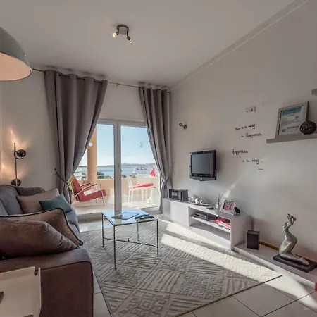 Stilysh 1br Pool & Private Parking Walk To 150m And Center Sleeps 4 (adults Only) Appartement *