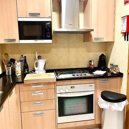Apartmán Beachfront Flat, Private Parking, Pools, Sea At Less Than 200 M (adults Only) *