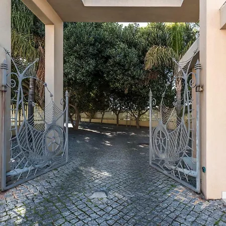 Stilysh 1br Pool & Private Parking Walk To 150m And Center Sleeps 4 (adults Only) Διαμέρισμα Αλμπουφέιρα